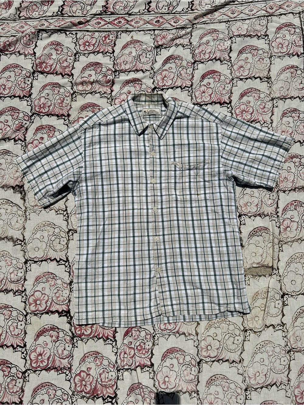 Quiksilver Men’s White and Blue Plaid Short-Sleeve Button-Down Shirt